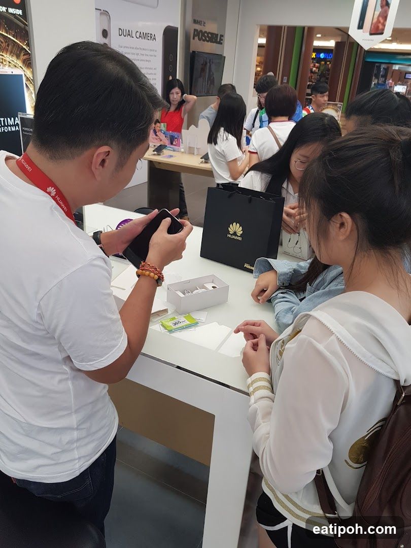 Huawei Store Interior