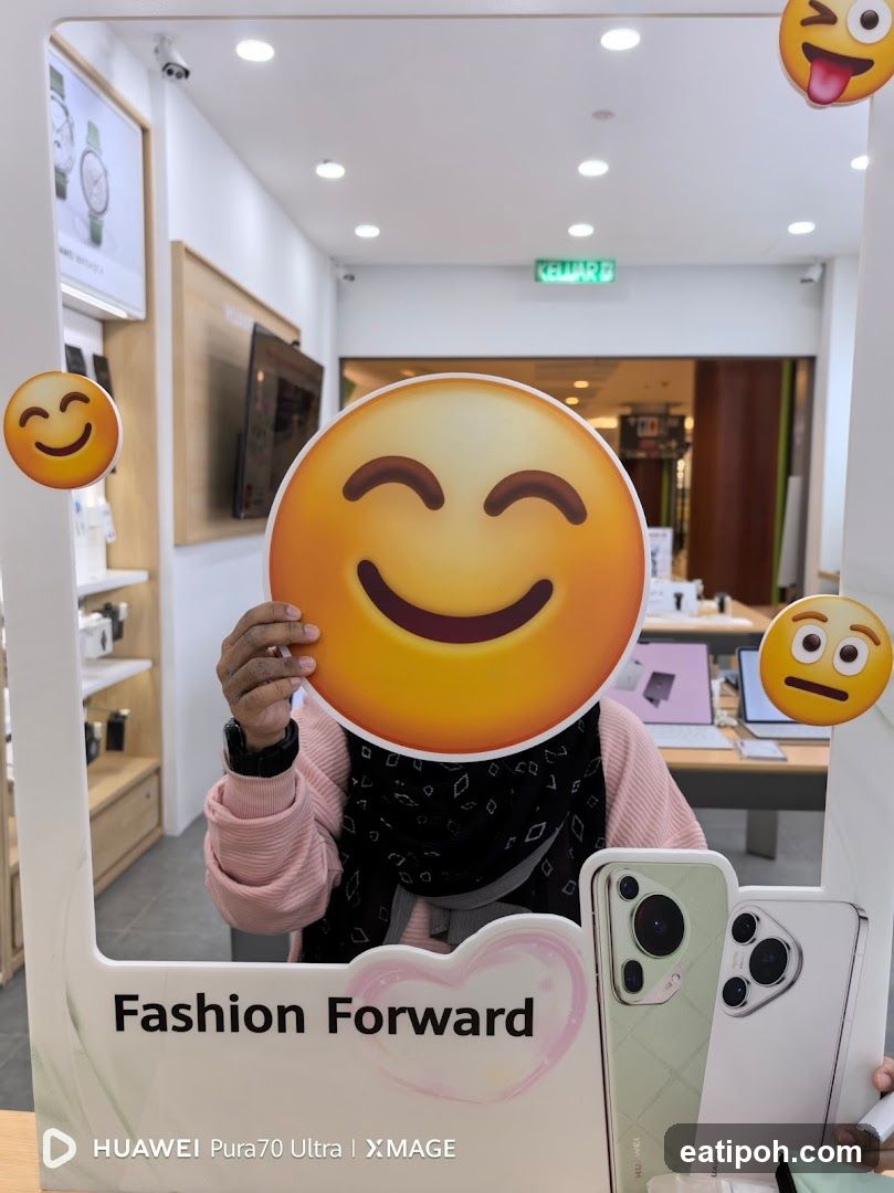 Inside Huawei Store