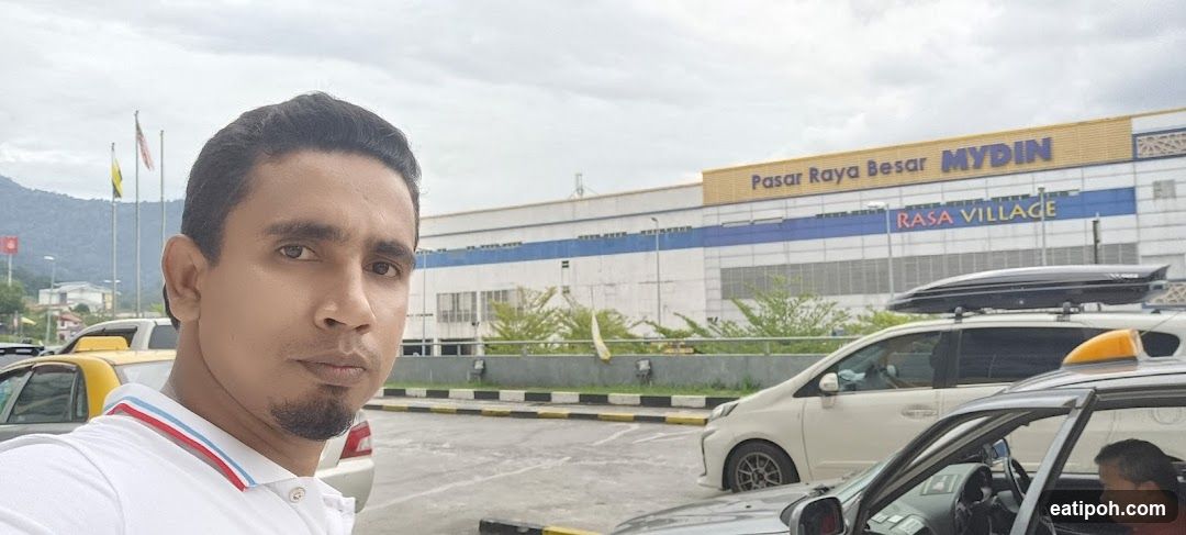 Pasar Raya Besar MYDIN exterior view