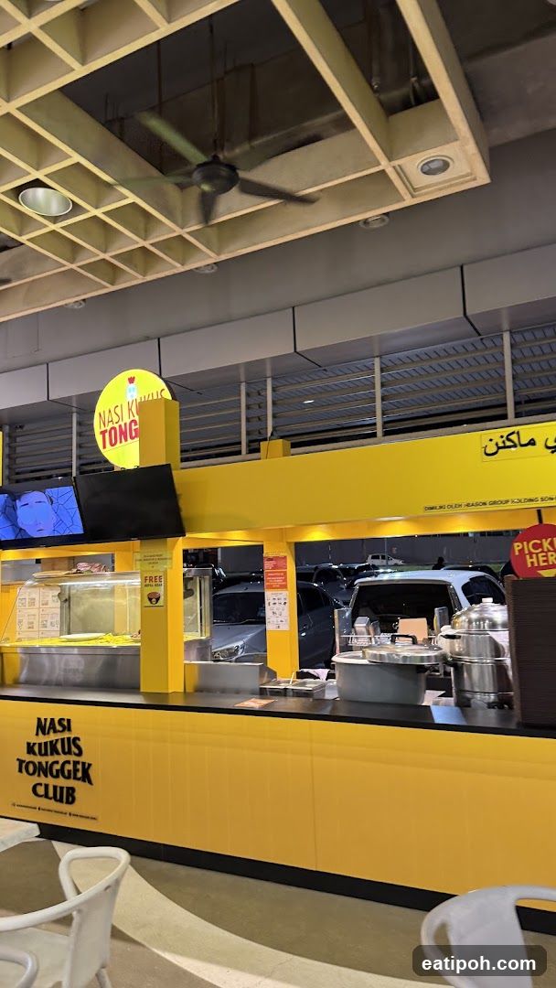 Nasi Kukus Tonggek Club storefront interior