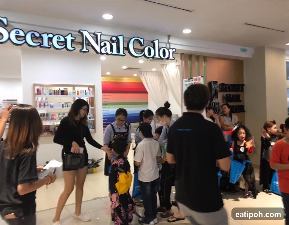 Secret Nail Color storefront interior