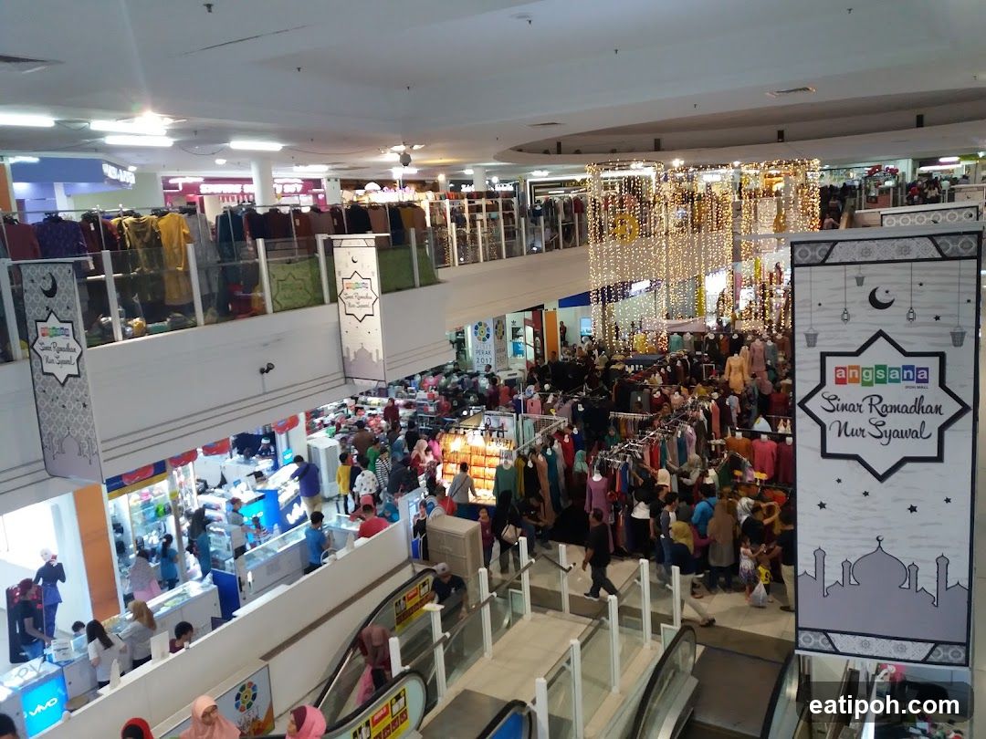 Shopping Mall Interior During Ramadan Festival