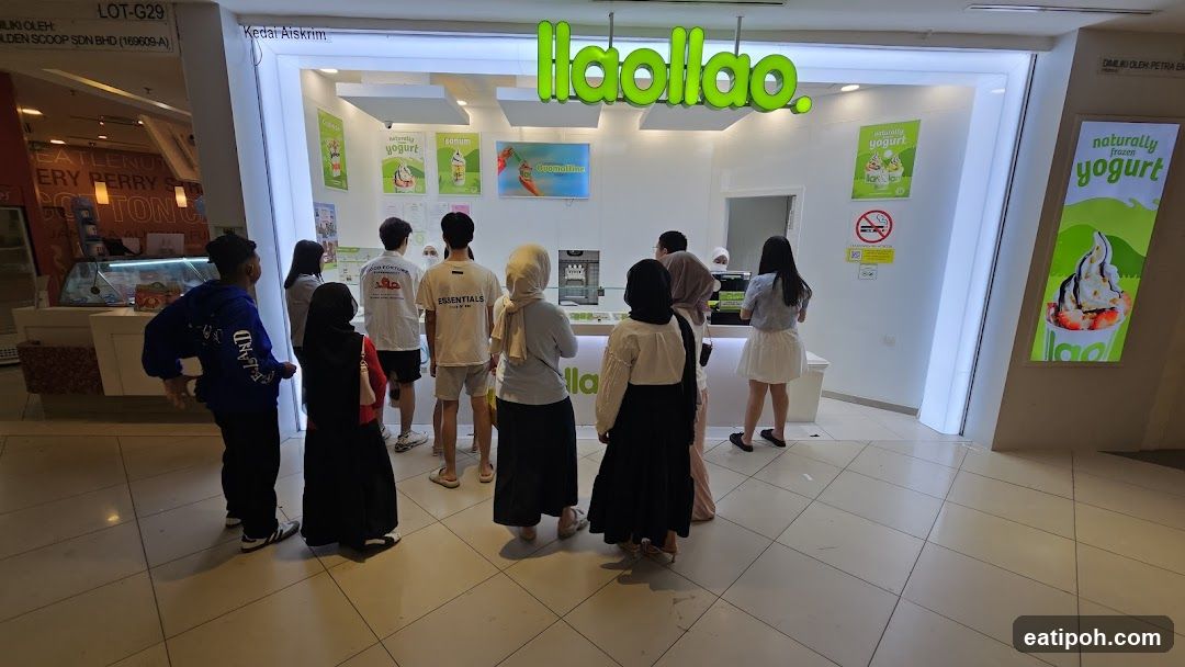 Llaollao Yogurt Store Interior