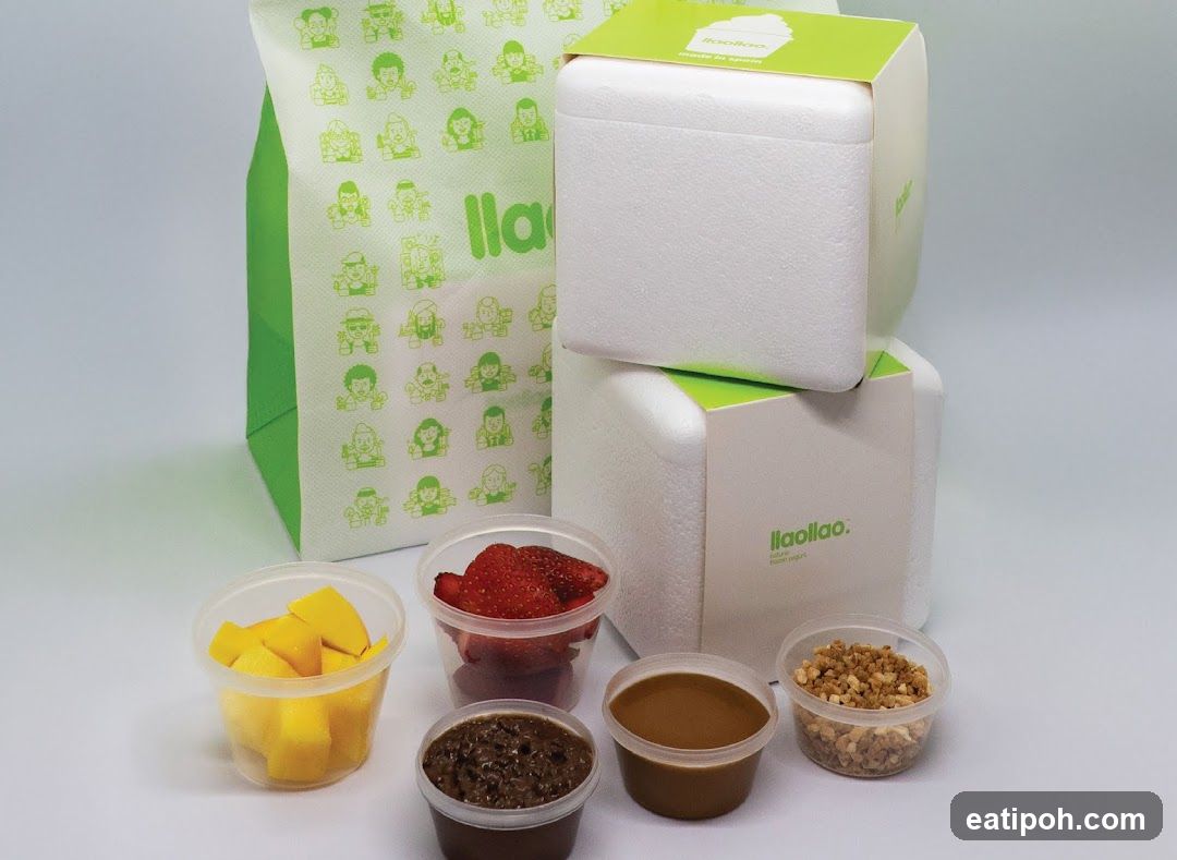 Llaollao Frozen Yogurt Toppings and Packaging