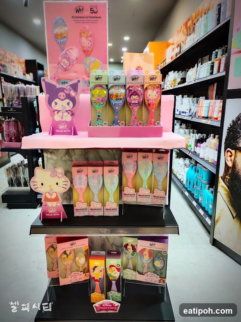 Wet Detangling Brush Display