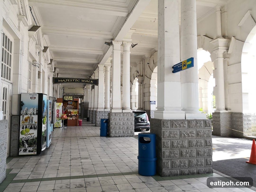 Majestic Walk Entrance Corridor