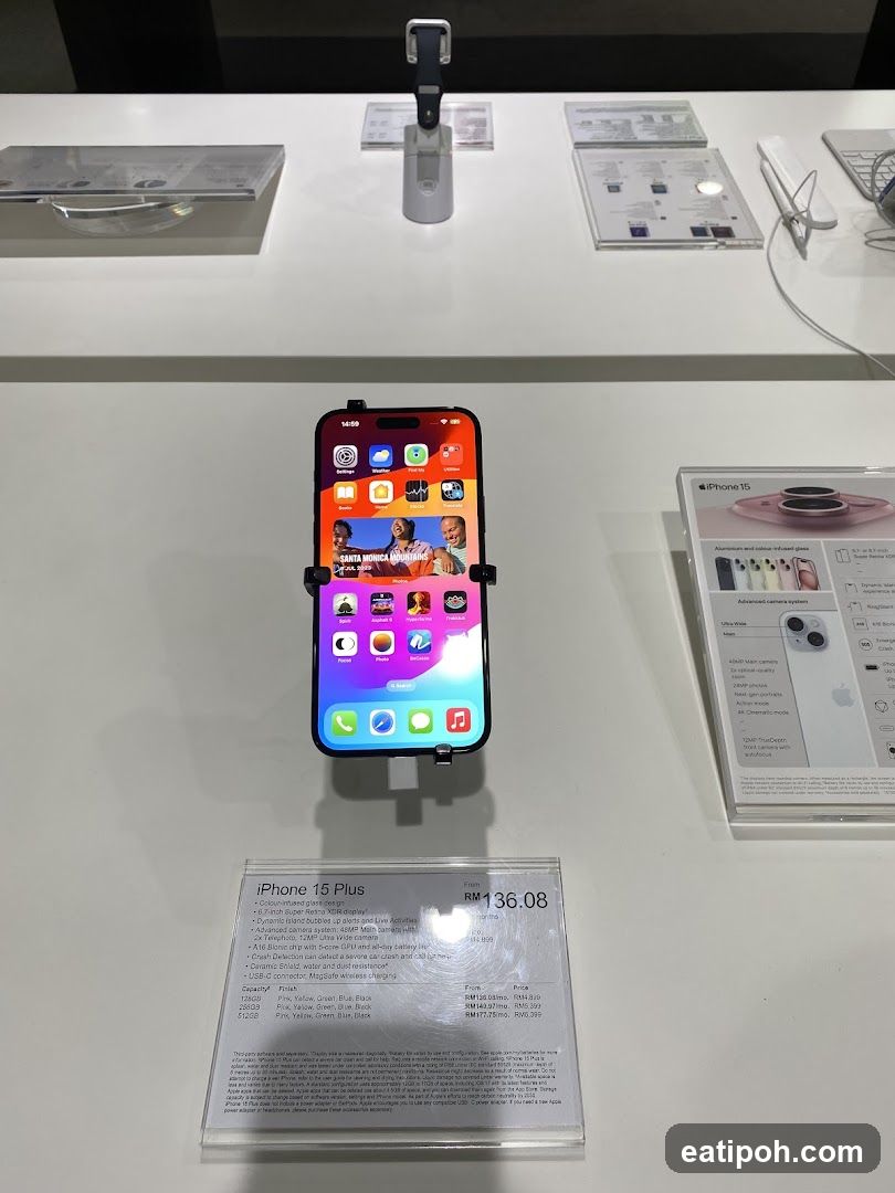 iPhone 15 Plus Display
