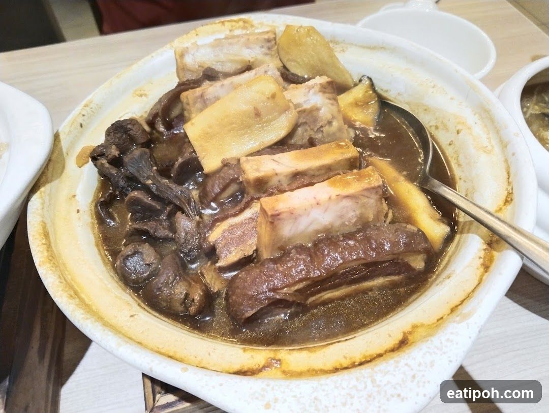 Food dish in ceramic bowl