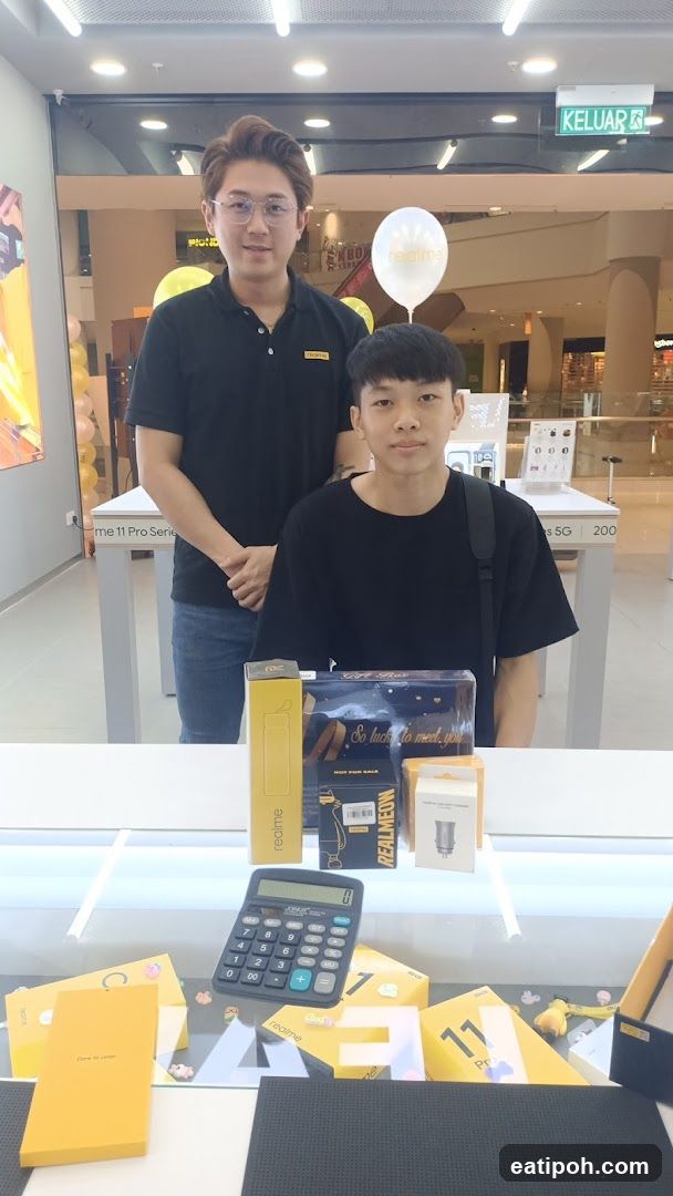 Realme Store Interior