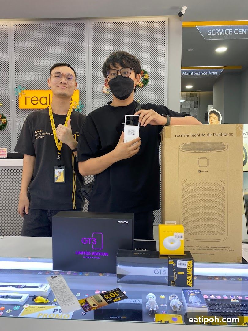 Realme Store Interior