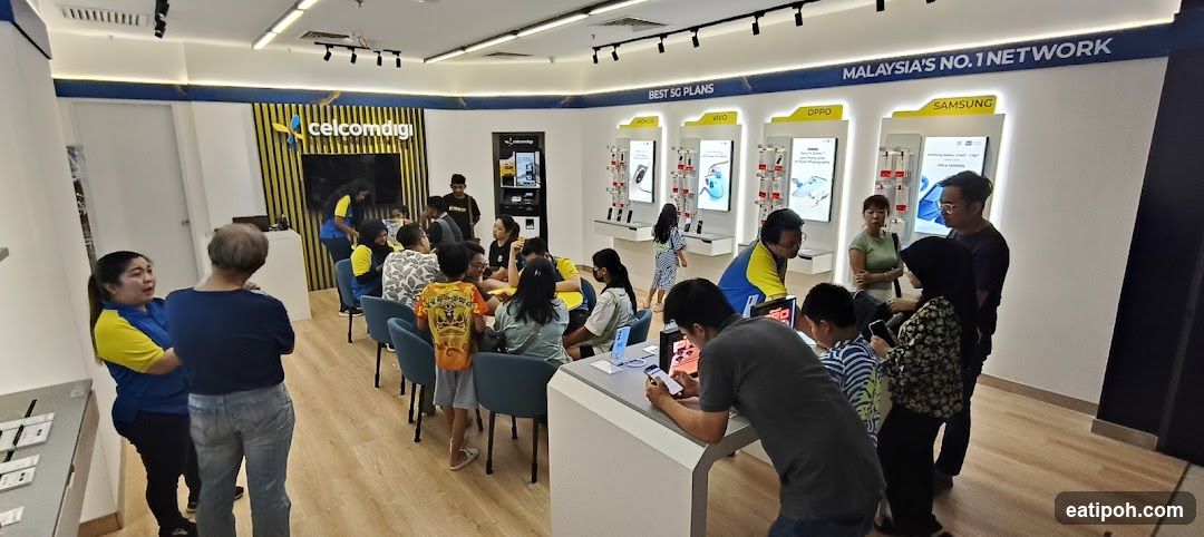 CelcomDigi Store Interior