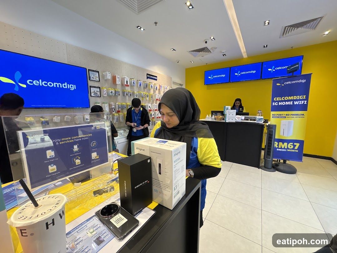 CelcomDigi Store Interior