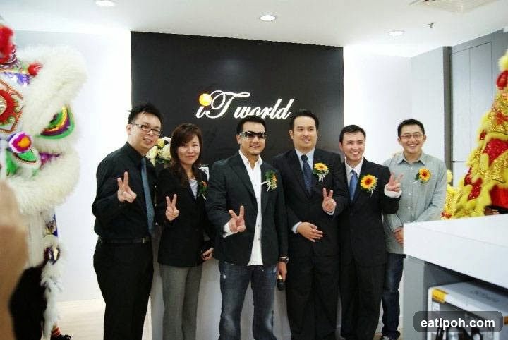 Group photo at iTworld office