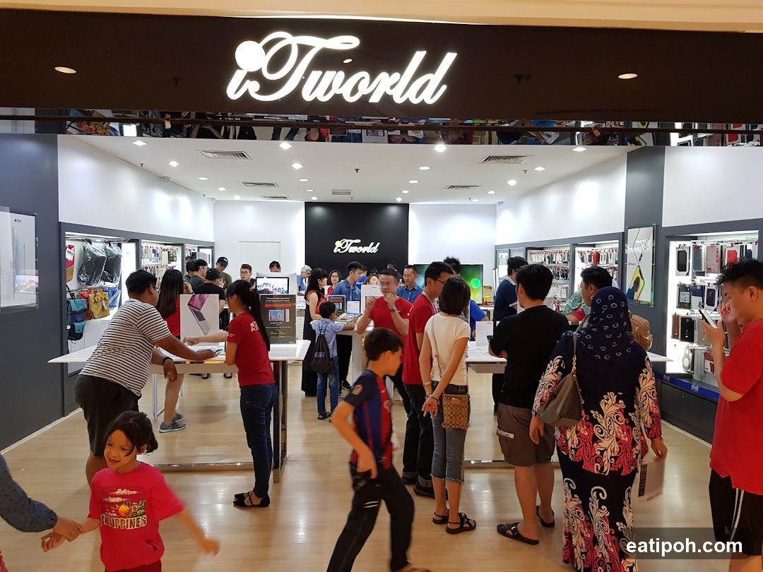 iTworld Store Interior