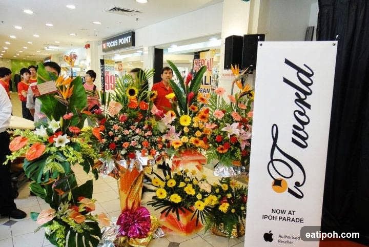Iworld Store Opening Display