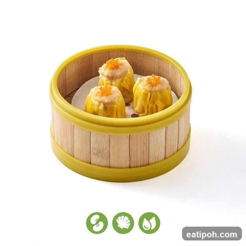 Steamed Dumplings in Bamboo Steamer