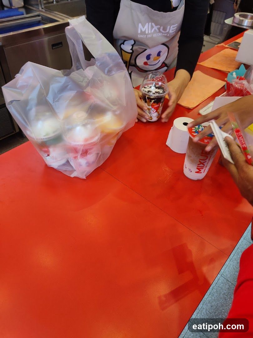 Mixue Ice Cream & Tea Counter