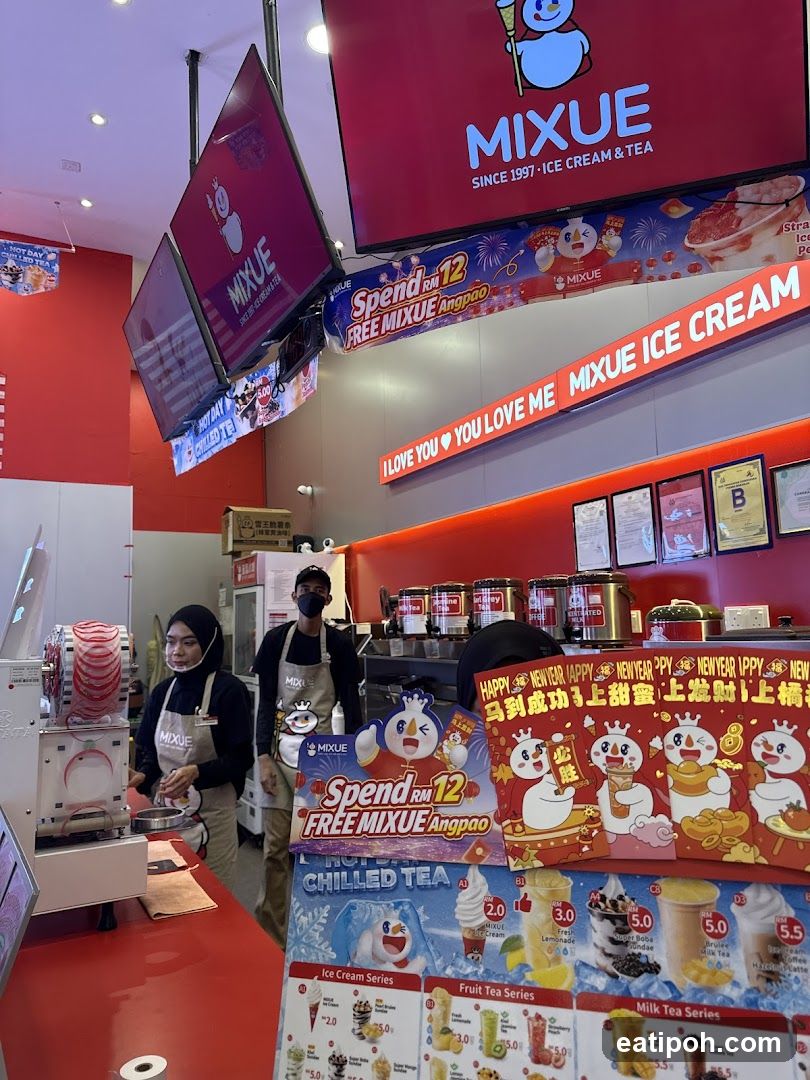 Mixue Ice Cream & Tea Interior