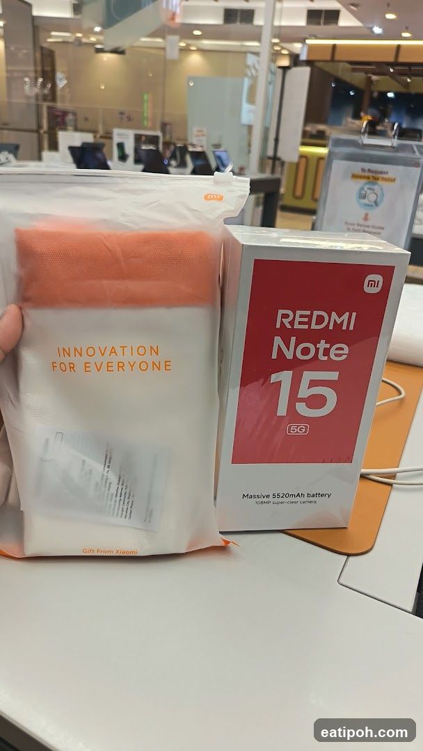 Redmi Note 15 5G Box and Xiaomi Gift Bag