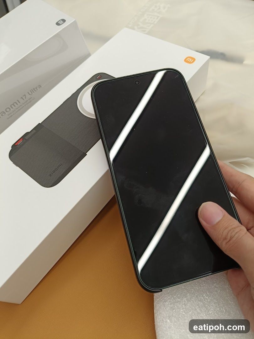 Unboxing Xiaomi 17 Ultra