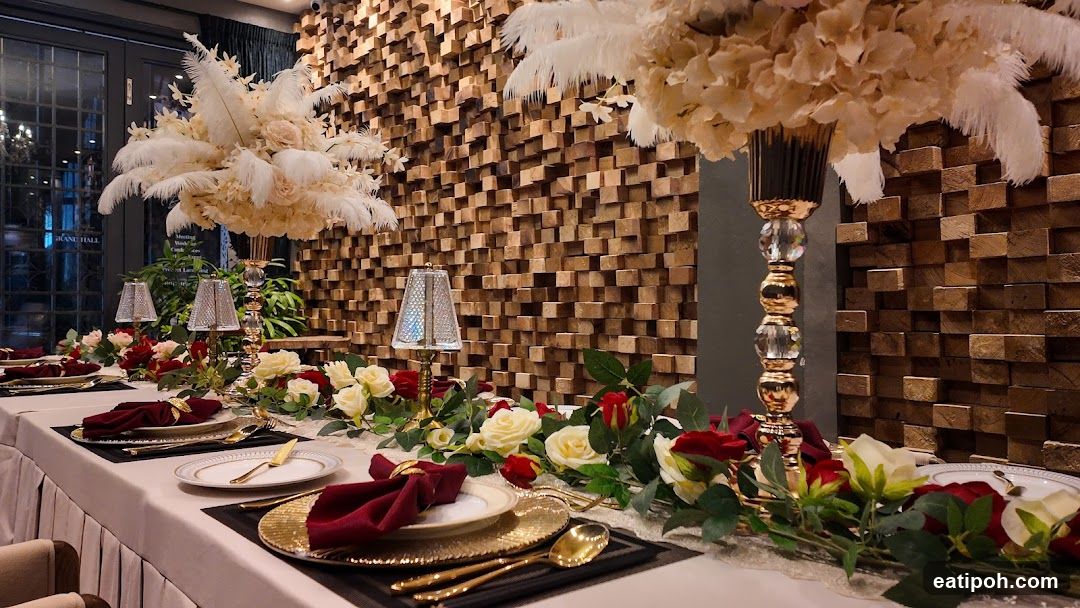 Elegant Dining Table Setup