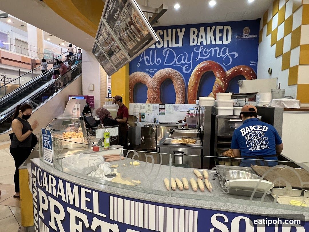 Auntie Anne's Pretzel Stand