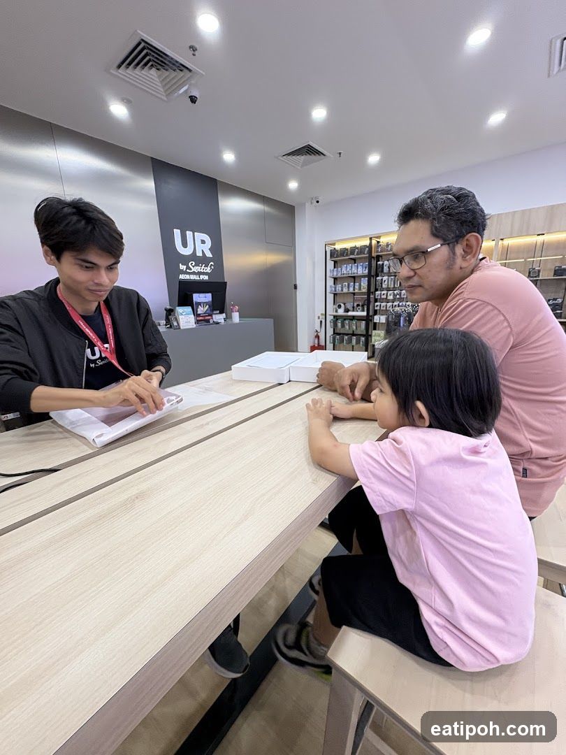 UR by Switch Aeon Mall Pen