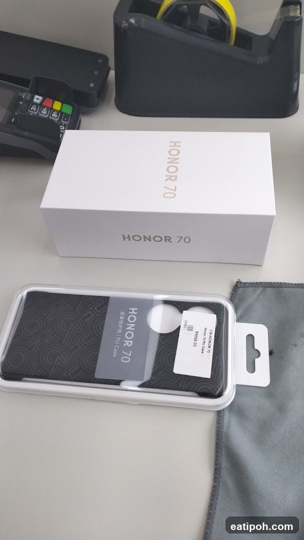Honor 70 Product Display