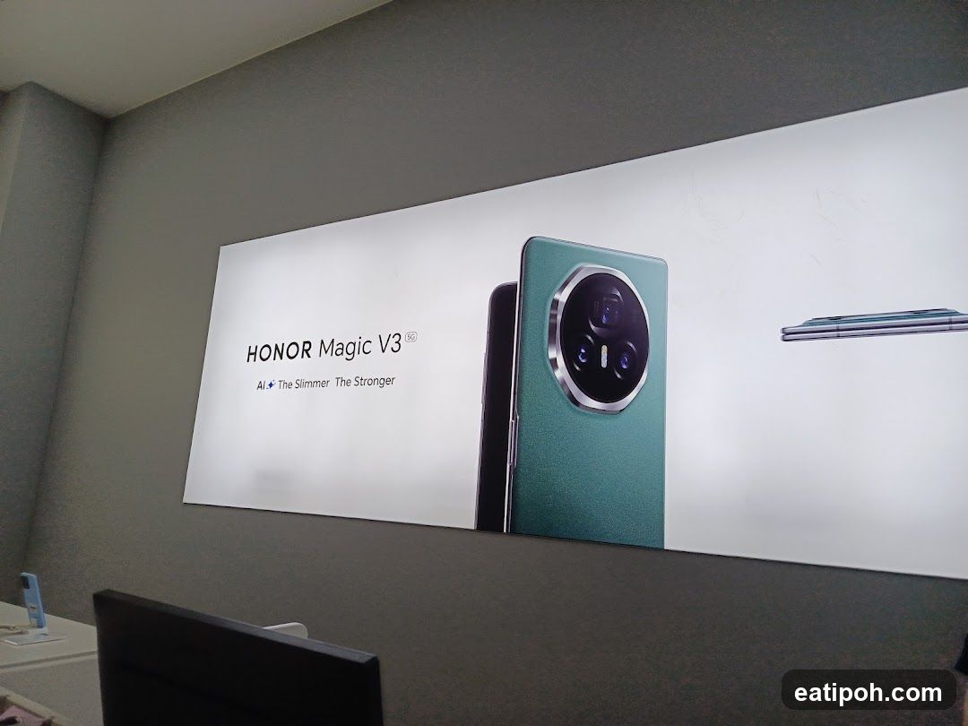 Honor Magic V3 promotional display