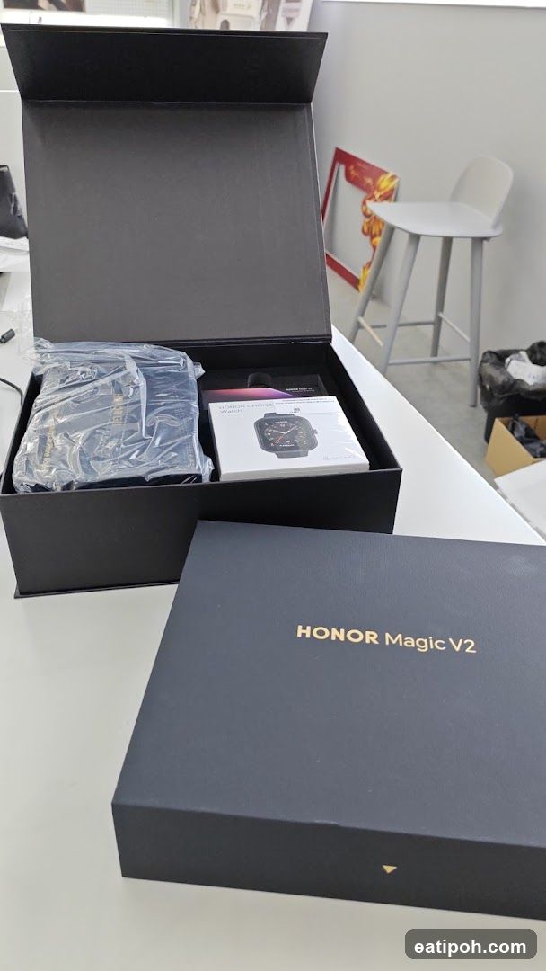 HONOR Magic V2 Product Box
