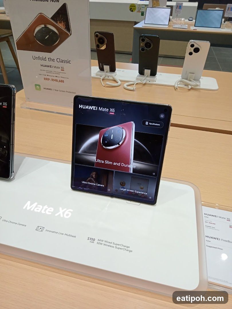 Huawei Mate X6 Display in Store