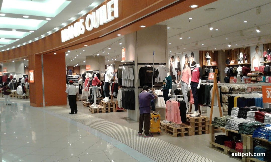 Brands Outlet Store Interior