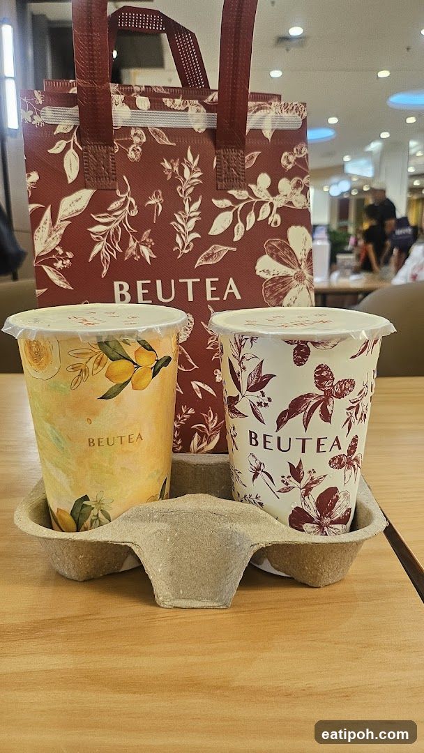 BEUTEA beverages and shopping bag