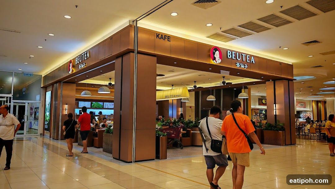 Beutea Kafe Storefront Interior View