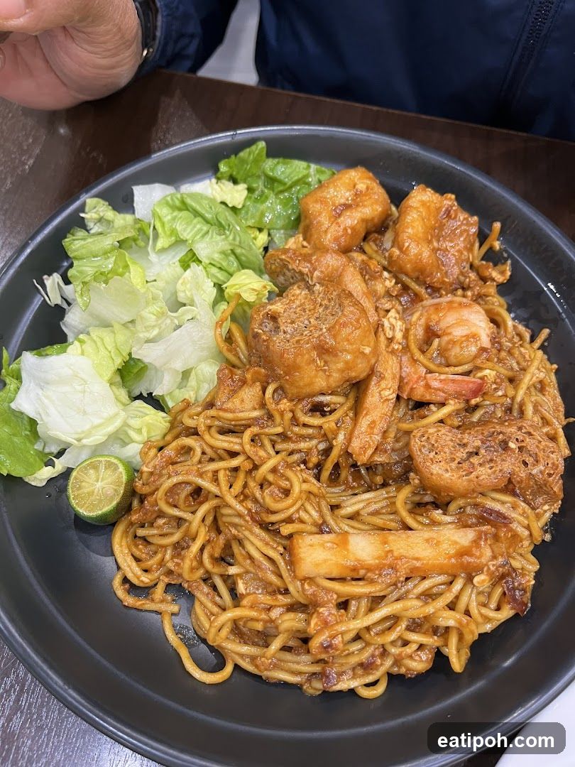 Noodles with vegetables and seafood