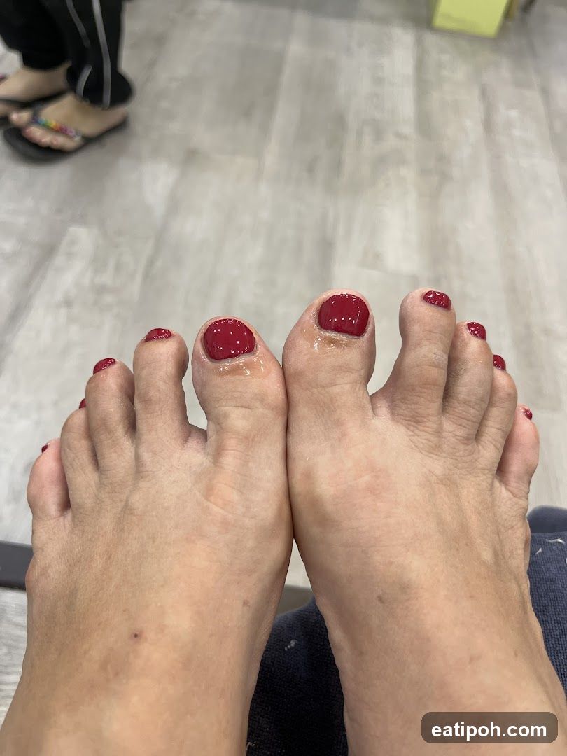 Foot nails with red polish