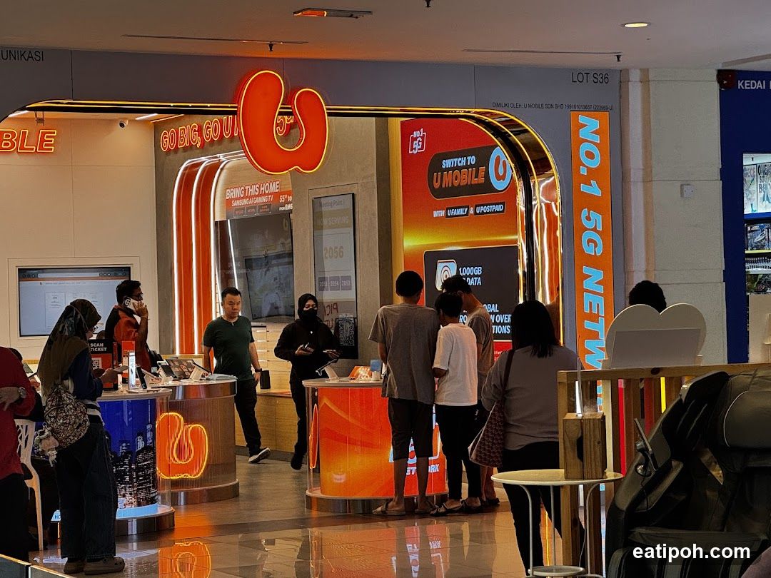 U Mobile Storefront Interior