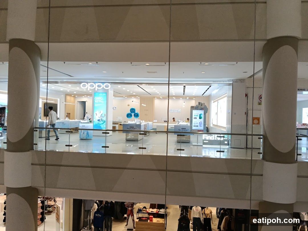 Oppo Store Interior View