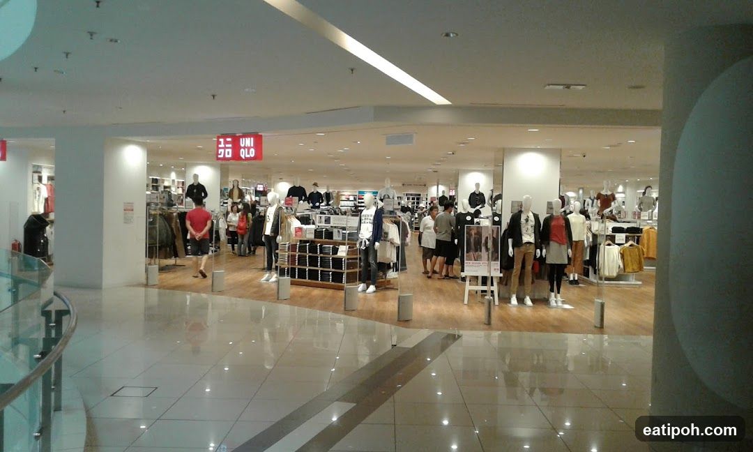 Uniqlo Store Interior