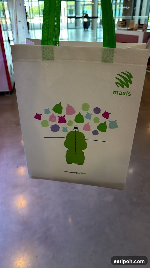 Maxis branded tote bag