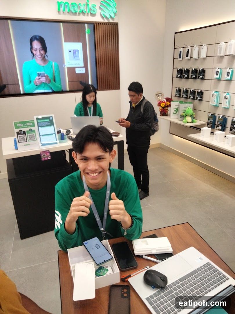 Maxis Store Interior