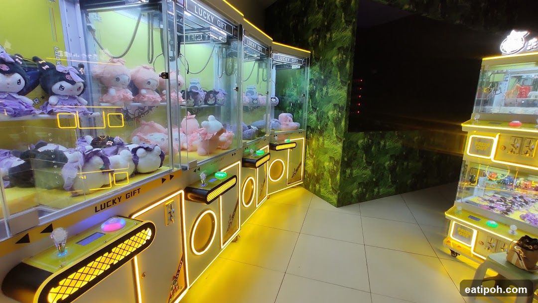 Claymore Claw Machine Shop Interior