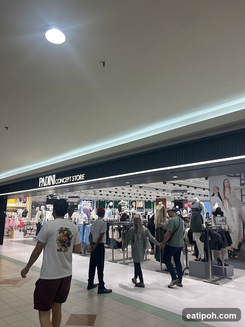 PADINI CONCEPT STORE interior view