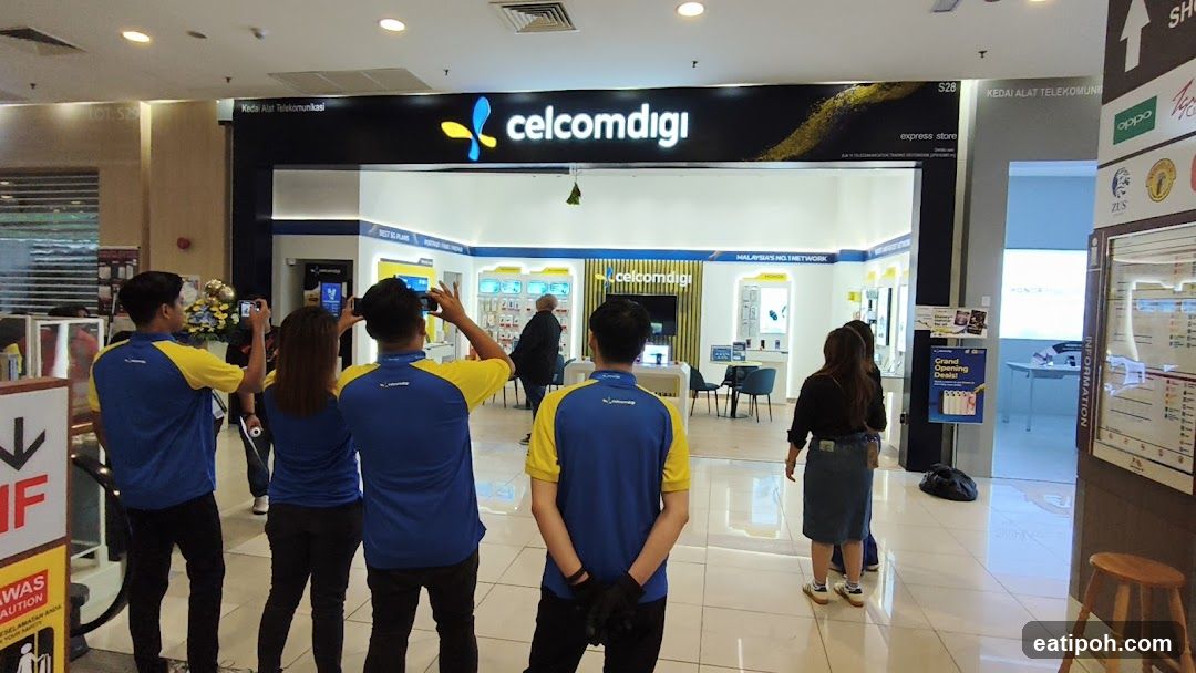 Celcomdigi Store Interior