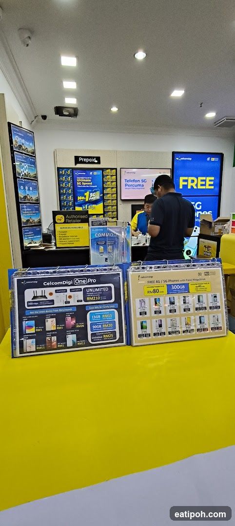 CelcomDigi Store Interior