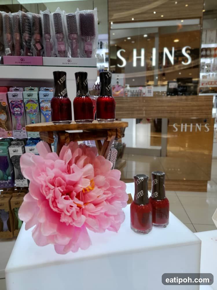 Shins Store Interior Display