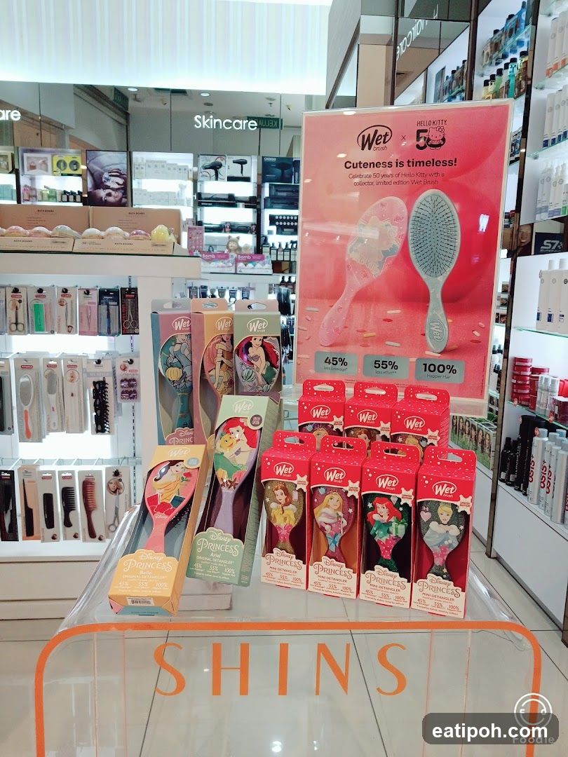 Shins Store Interior Display