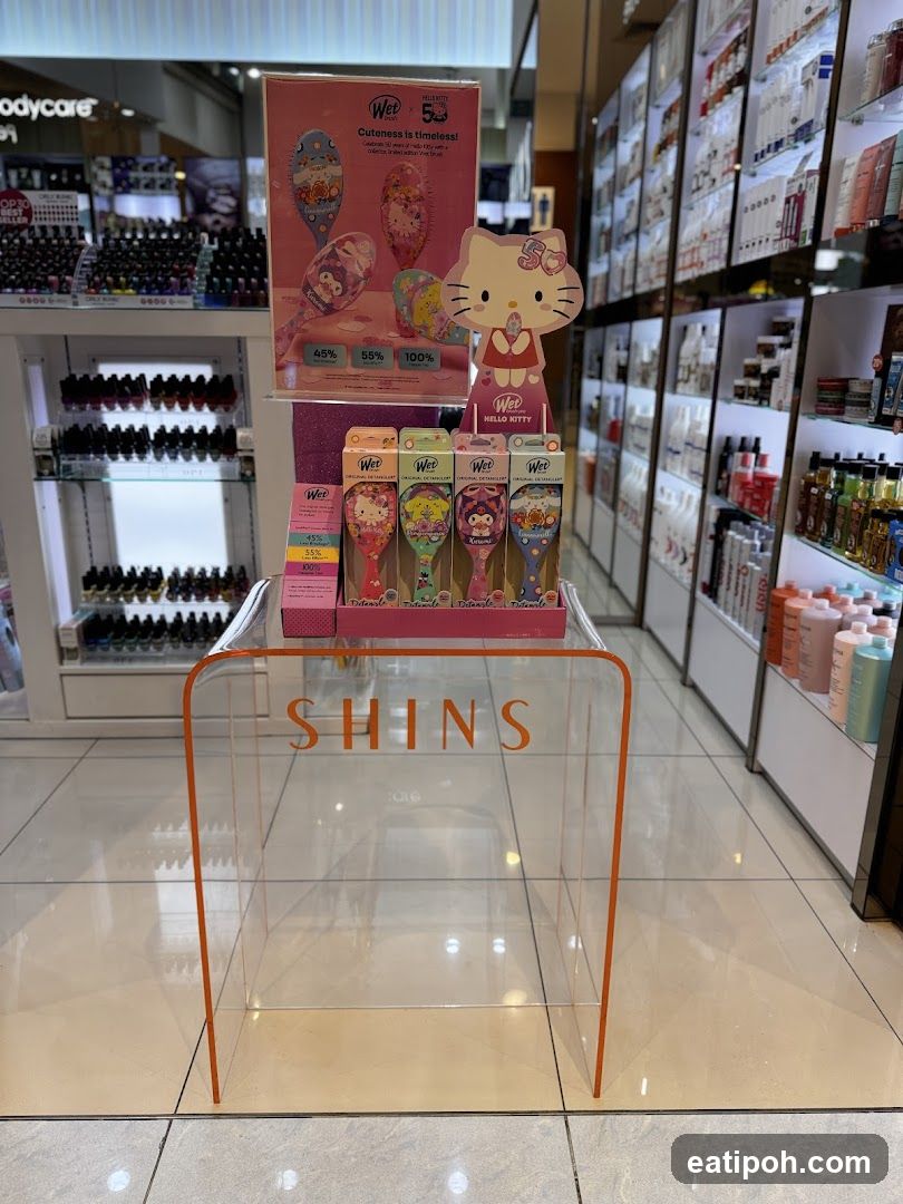 Shins Store Interior Display
