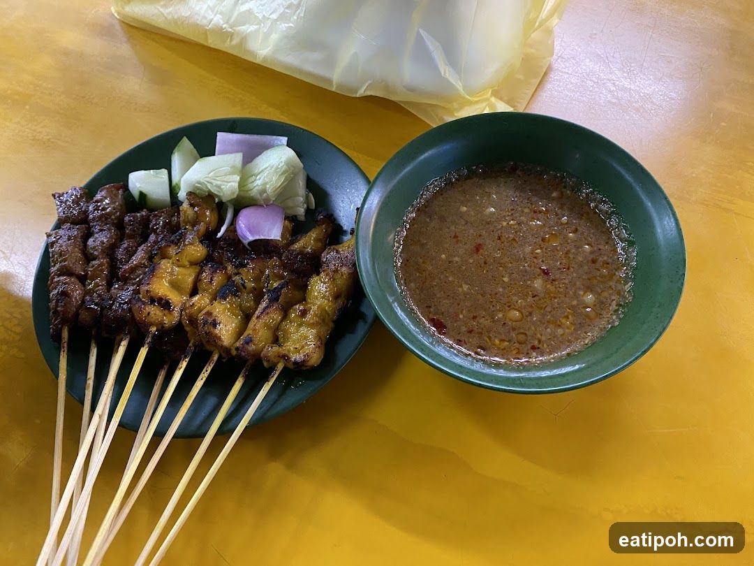 Sate with dipping sauce