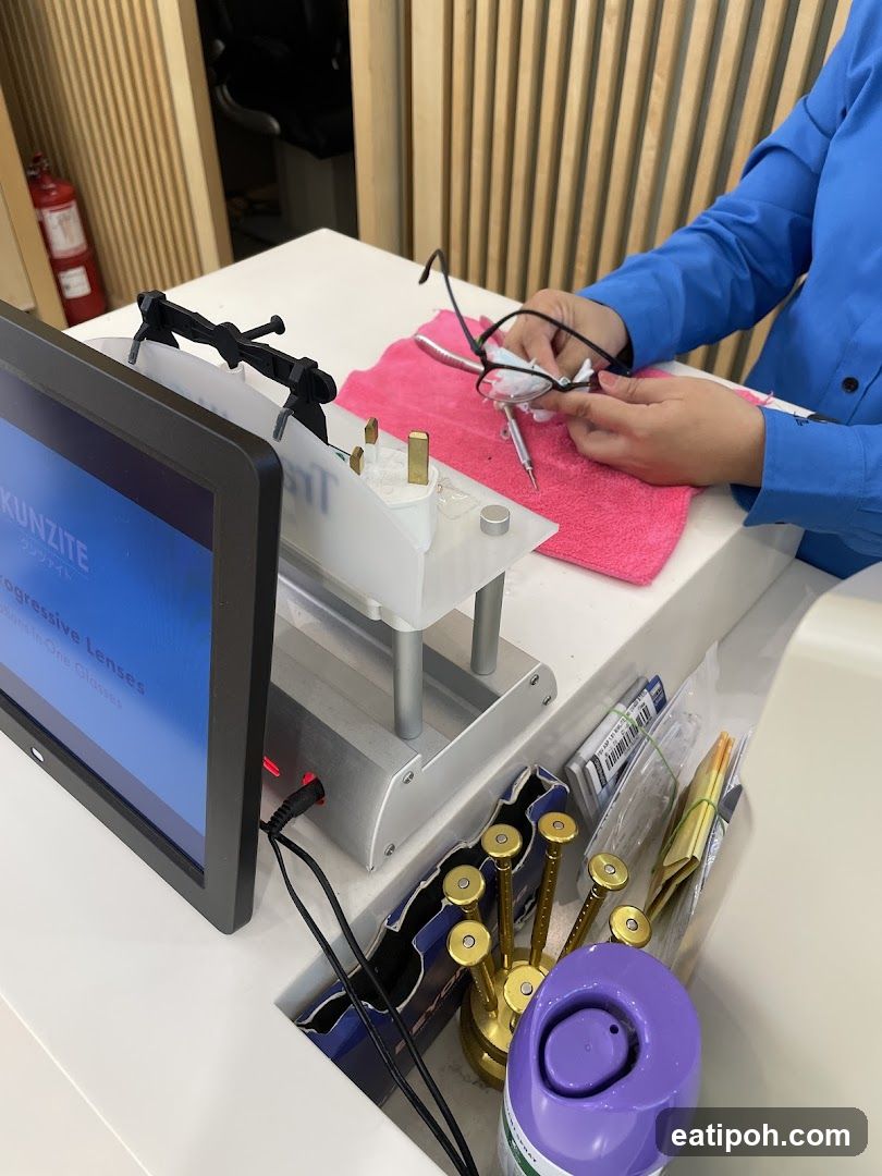 Eyewear Service Counter